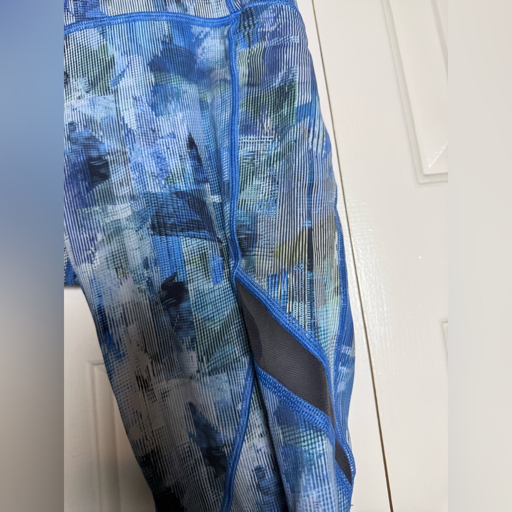 Lululemon Blue Geometric Mesh‎ Athletic Leggings Size 8 - Picture 8 of 8